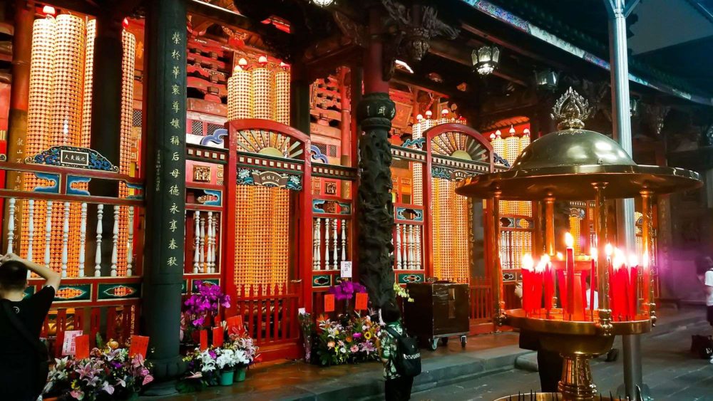 People praying at the Longshan temple in Taipei