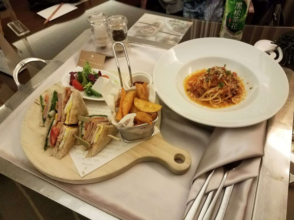 The Miramar Garden Hotel Taipei is a taiwanese 5***** Hotel. Although there were many international chains, I gave this one a chance and stayed five nights there in May 2018 - read my honest review what I liked and what not!