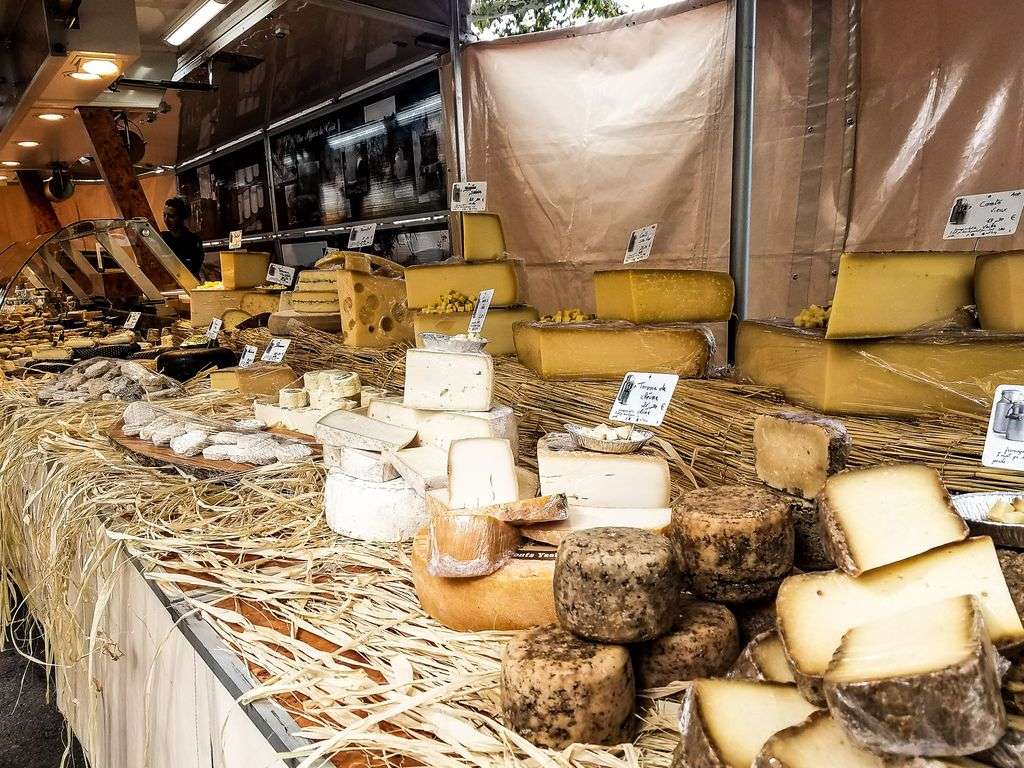 Street Food Market in Lyon (Most Instagrammable Places in Lyon)