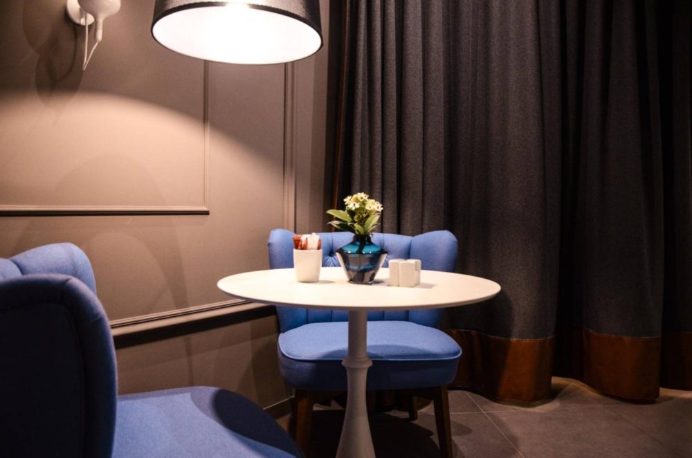 Lounge at Steigenberger Munich - an honest review by Fernwehsarah