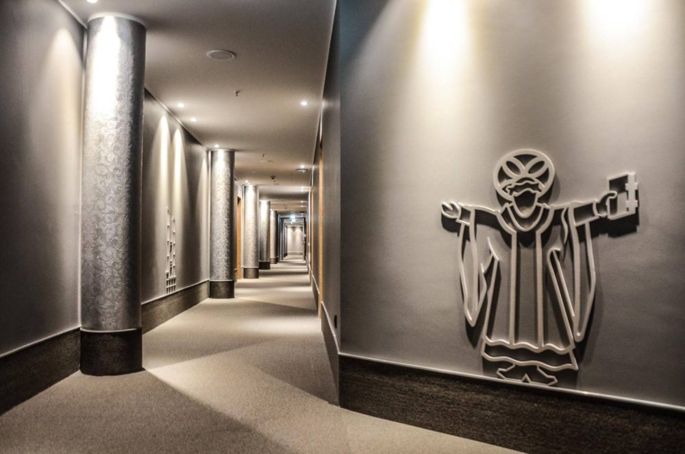 Hallway Steigenberger Munich - an honest review by Fernwehsarah