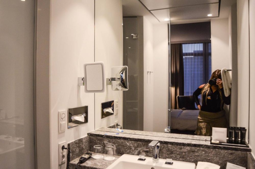 Bathroom at Steigenberger Munich - an honest review by Fernwehsarah