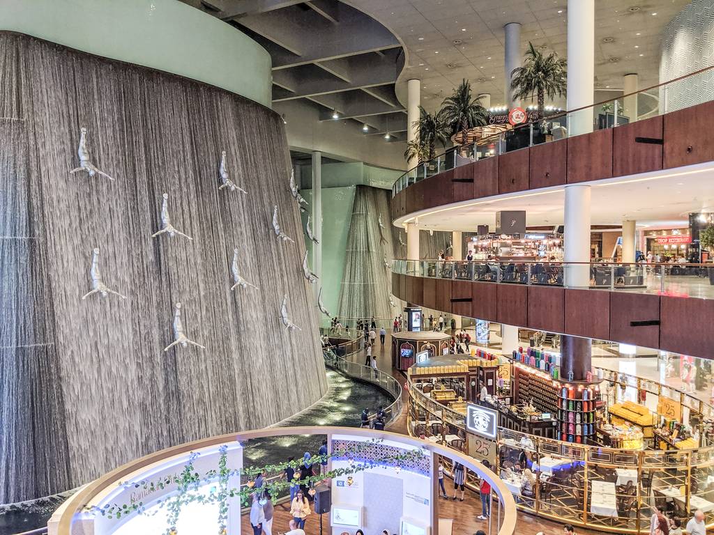 Human Waterfall in Dubai Mall