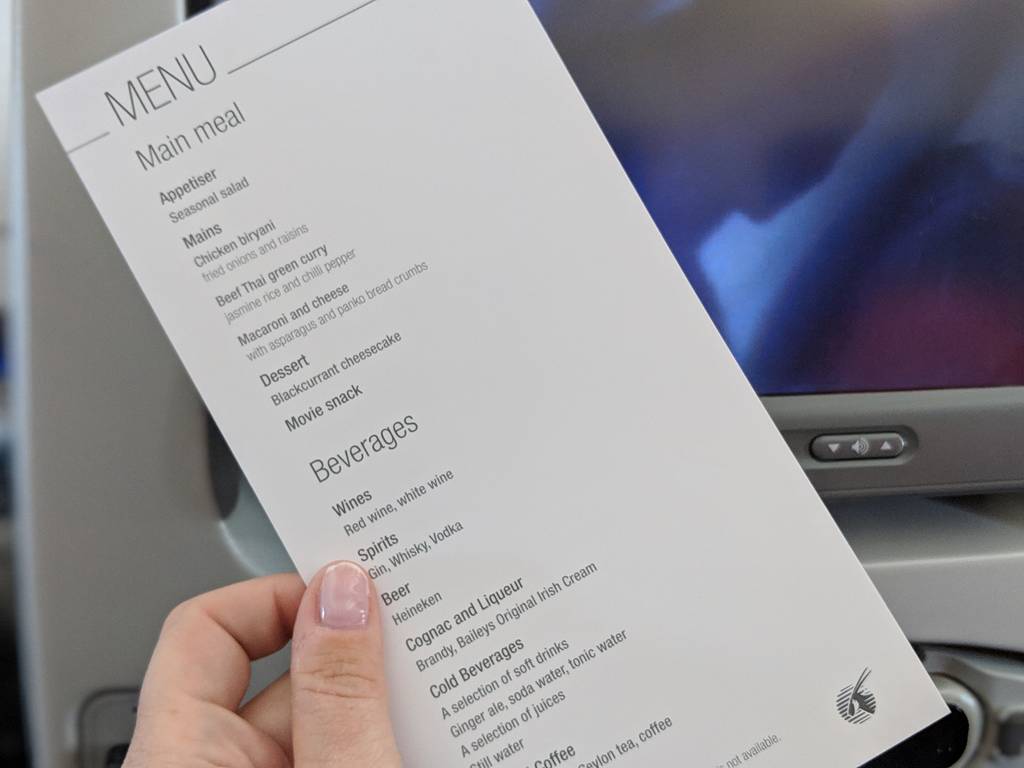 Review on Qatar Airways Economy Class is it really best in class? ⋆ Fernwehsarah