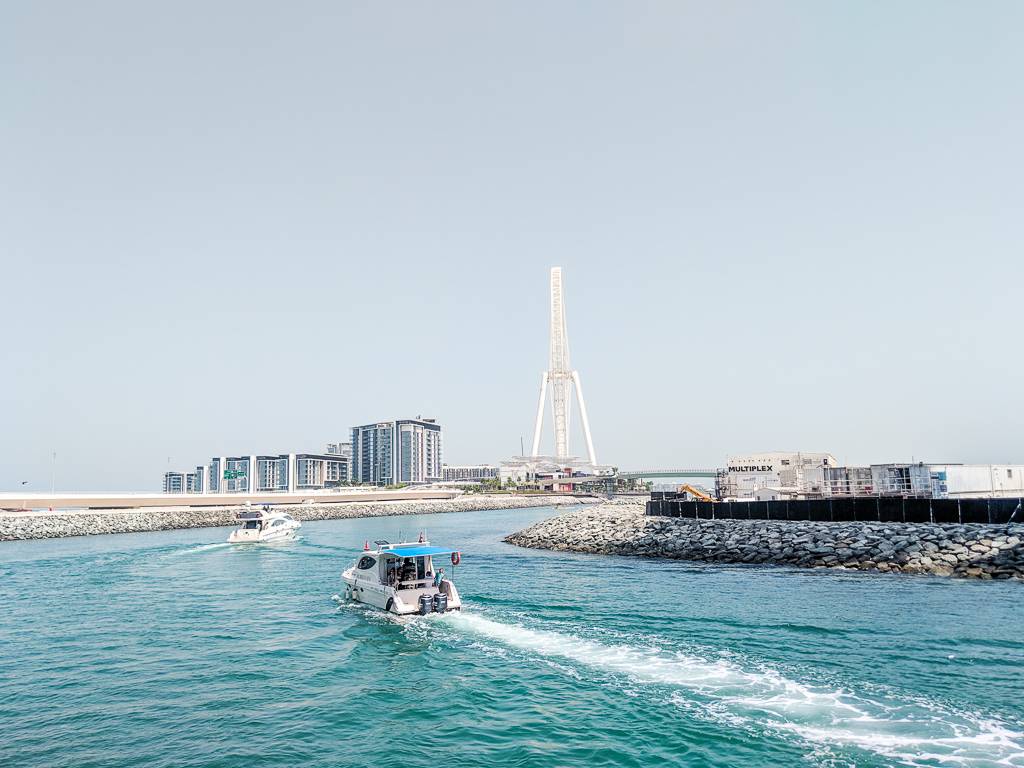 Cruise along Dubai Marina towards Bluewaters