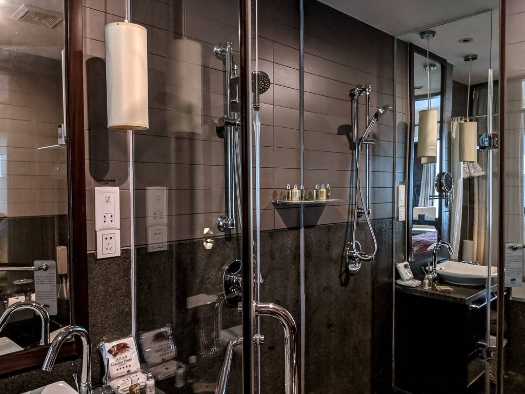 Suzhou Garden Hotel Bathroom