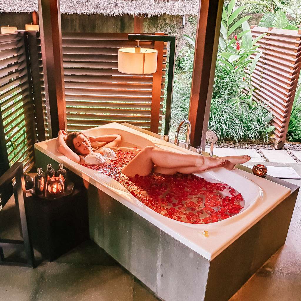 Fernwehsarah in a flower bath with roses - honeymoon package of Kayumanis Ubud