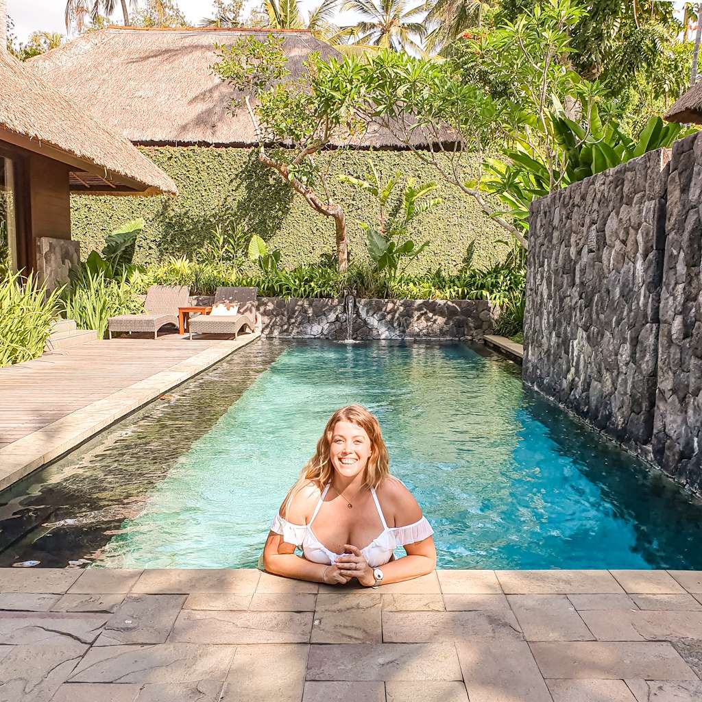 Fernwehsarah in the pool of Kayumanis Ubud