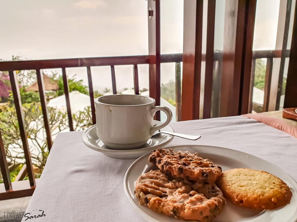Complimentary afternoon tea with cookies on the second floor of MiMPi restaurant