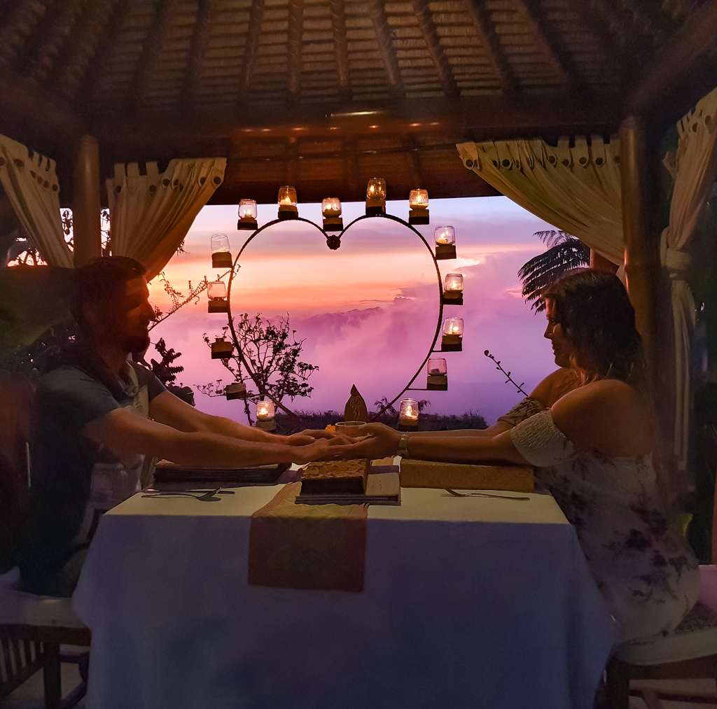 Romantic dinner table at Munduk Moding Plantation