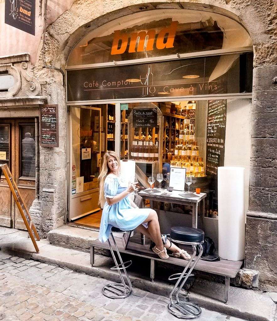 Fernwehsarah outside a small wine shop in Lyon